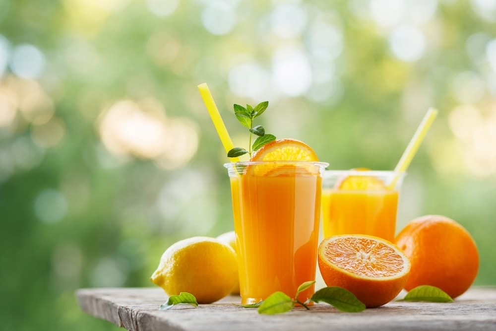 mixing-kratom-and-orange-juice-to-potentiate-your-kratom-powder-kats